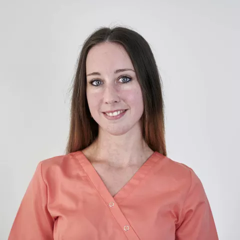 Julie, assistante dentaire